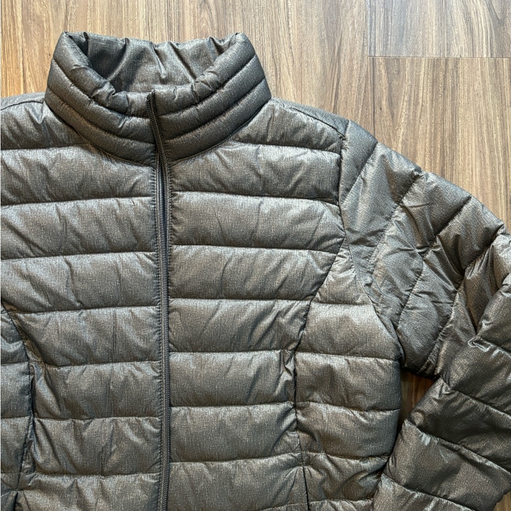 Amazon Essentials Puffer Jacket Size Medium - Picture 6 of 12